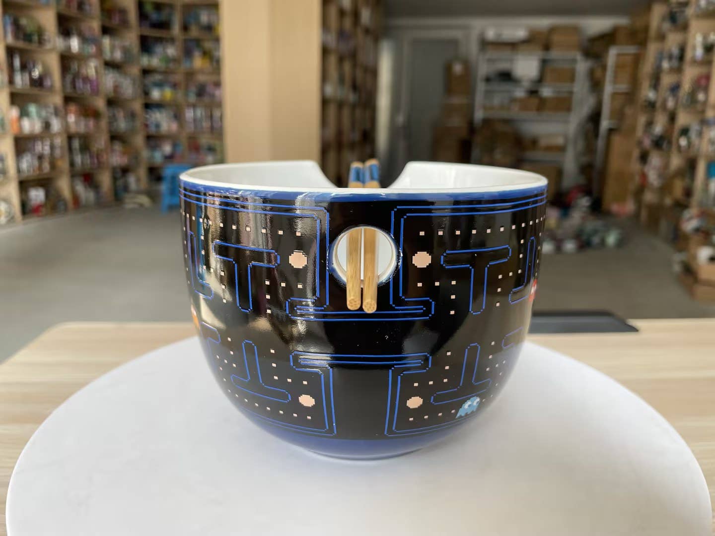 Pacman Game Screen 20oz Ceramic Ramen Bowl with Chopsticks