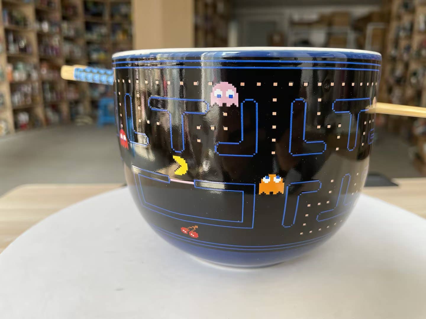 Pacman Game Screen 20oz Ceramic Ramen Bowl with Chopsticks