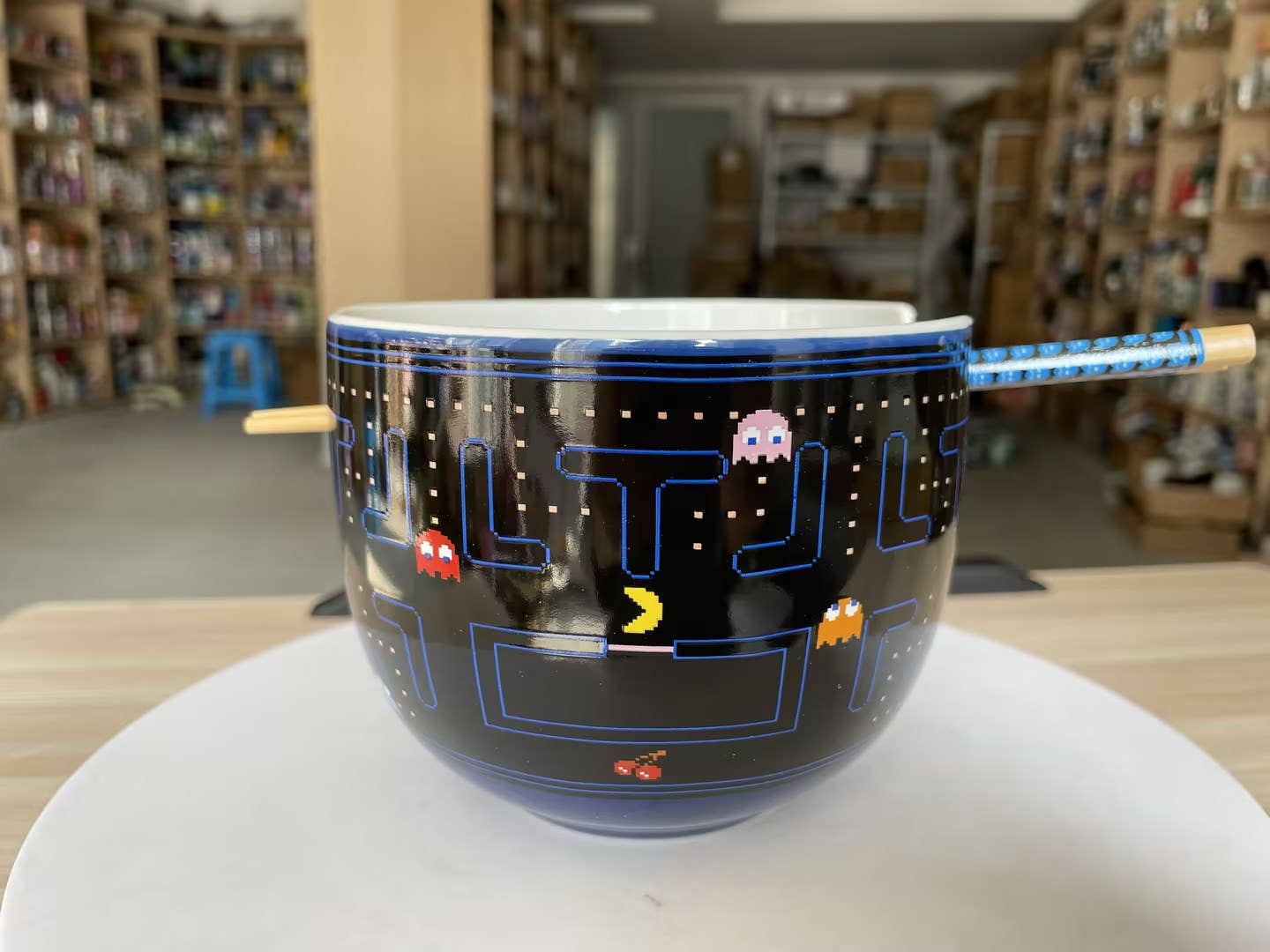Pacman Game Screen 20oz Ceramic Ramen Bowl with Chopsticks