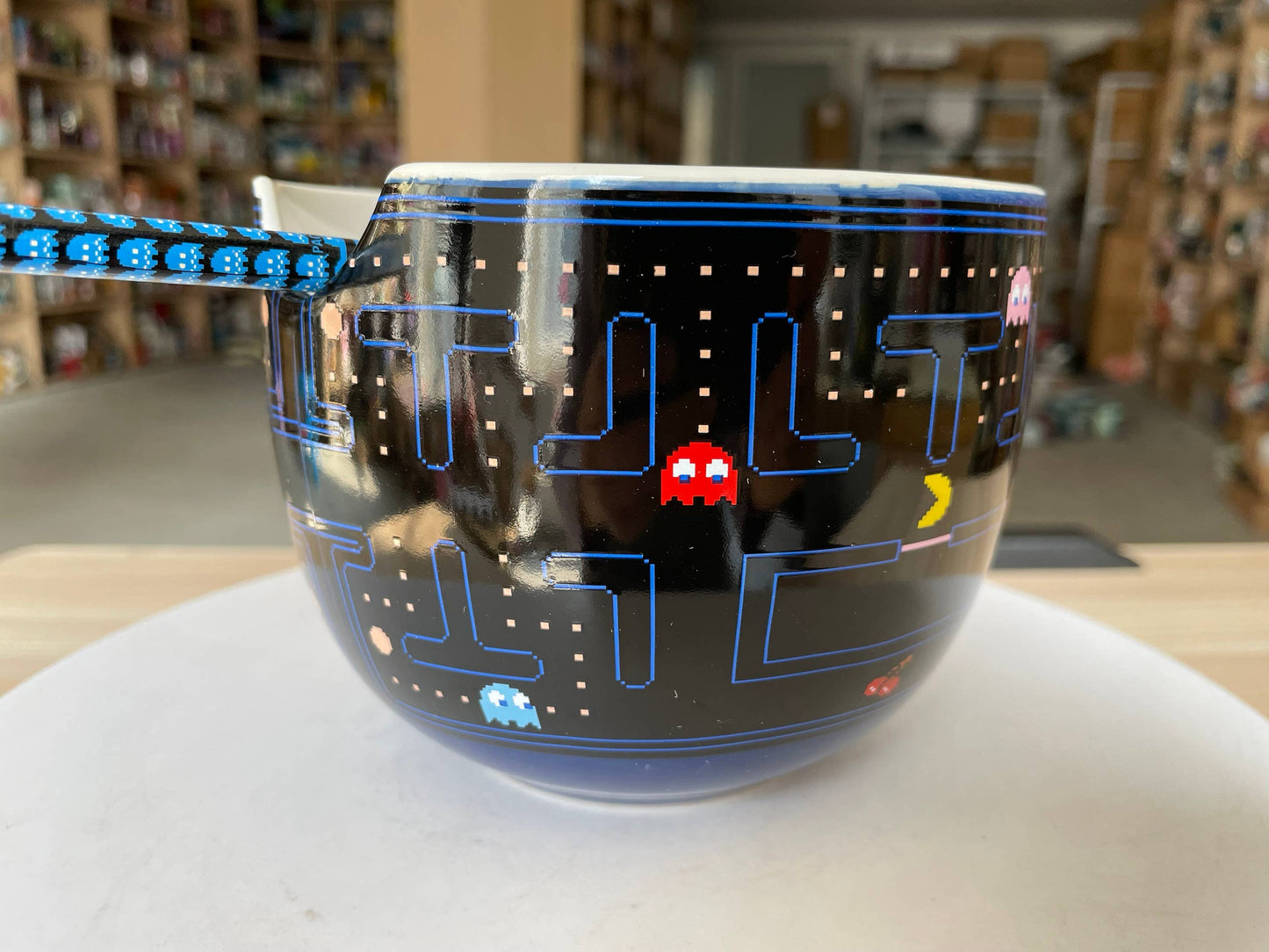 Pacman Game Screen 20oz Ceramic Ramen Bowl with Chopsticks